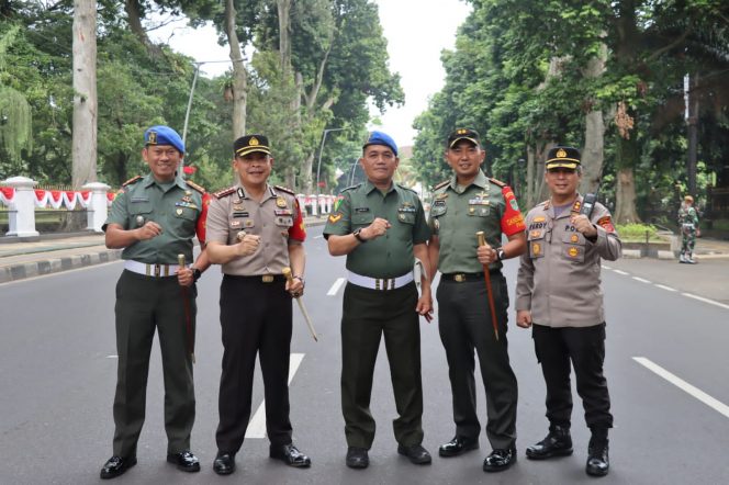 
 Gabungan TNI/Polri melakukan pengamanan VVIP dalam kunjungan Presiden Federal Jerman ke Istana Bogor, Kamis 160 Juni 2022. (Istimewa/Bogordaily.net)
