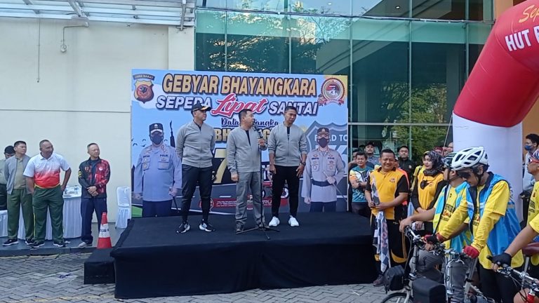 Dandim 0606 Kota Bogor Ikut Olahraga Jalan Santai Bersama Polresta di Hari Bhayangkara