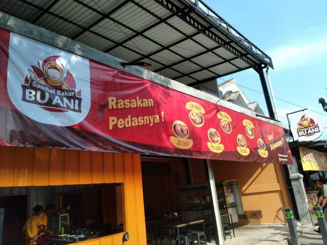 
 Sambal Bakar Bu Ani, terletak di Jalan Kol. Edy Yoso Martadipura. No 131, Pakansari, Kecamatan Cibinong, Kabupaten Bogor. (Albin/Bogordaily.net)