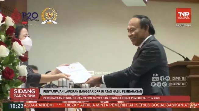 Wakil Ketua Banggar DPR Muhidin Tumbang saat Rapat Paripurna