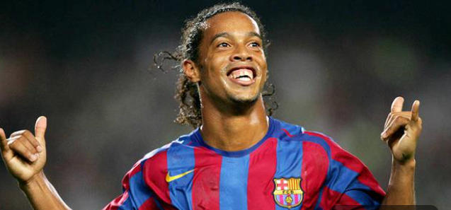 Ronaldinho Bakal Merumput di Kanjuruhan Minggu Malam