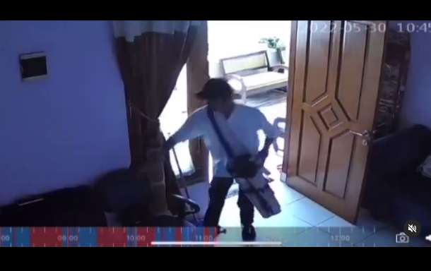Waspada! Viral Terekam CCTV Pengamen Masuk Rumah Curi HP