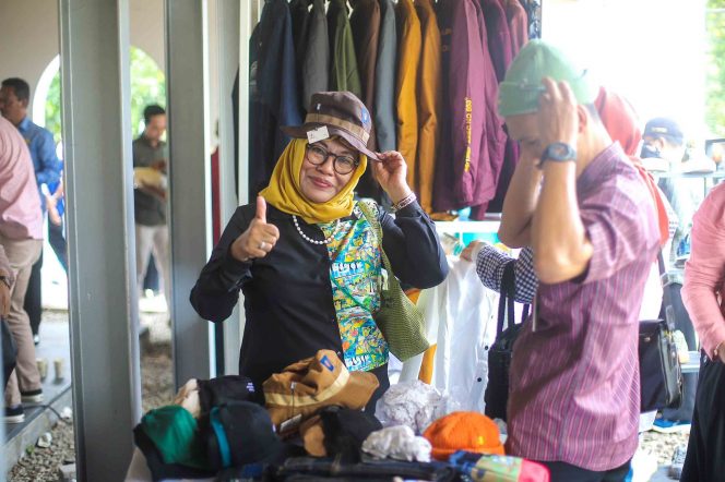 
 ASN di lingkungan Pemerintah Kota Bogor membeli produk lokal di Bogor Creative Center. (Istimewa/Bogordaily.net)