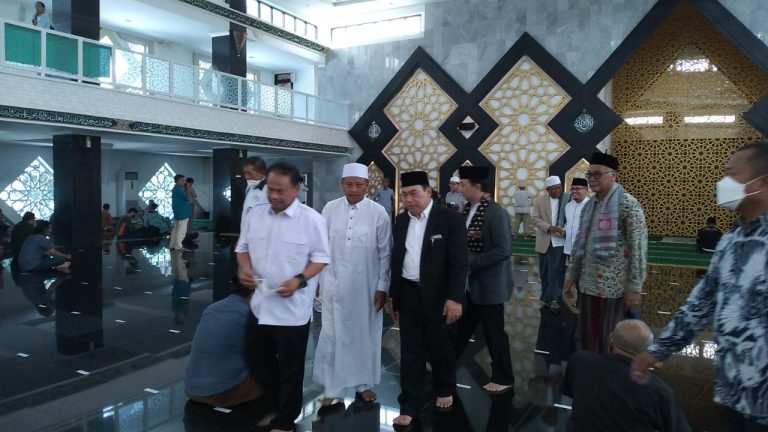 Wakil Gubernur Jabar Shalat Gaib untuk Emeril di Masjid Baitul Faidizin