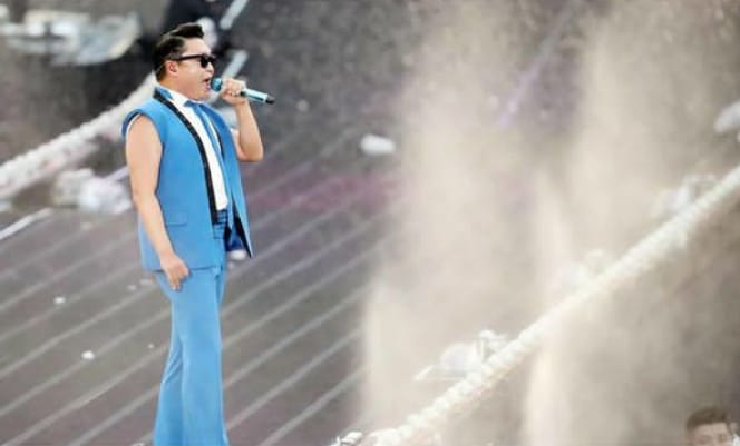 PSY Dikritik Tetap Mengadakan Konser Menggunakan Banyak Air
