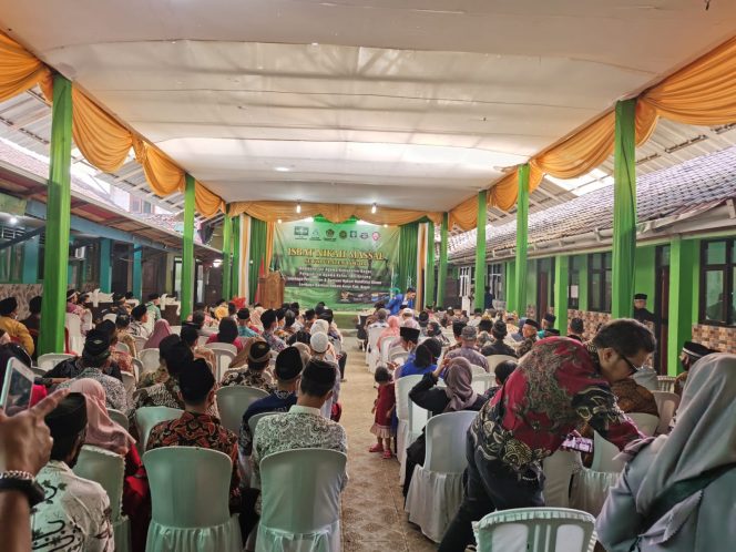 
 Sebanyak 37 pasangan suami istri (Pasutri) mengikuti Sidang Isbat Nikah di Pondok Pesantren Al-Fatmahiyyah Jalan Baru Menan Desa Sukamaju, Kecamatan Jonggol, Kabupaten Bogor, Senin 20 Juni 2022. (Istimewa/Bogordaily.net)