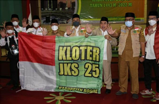 
 Pemkab Bogor melepas keberangkatan 404 jamaah haji yang tergabung dalam kloter 25 Embarkasi Jakarta-Bekasi (JKS 25), Selasa, 22 Juni 2022. (Diskominfo Kabupaten Bogor/Bogordaily.net)