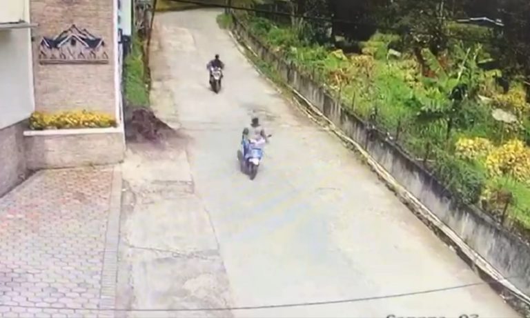 Ditinggal Salat Jumat Motor Digasak Pencuri di Puncak Bogor, Aksi Pelaku Terekam CCTV