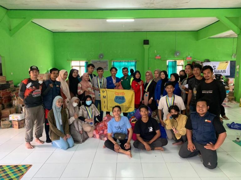 Peduli Sesama, PK PMII IUQI Bogor Beri Bantuan Kepada Warga dan Pondok Pesantren