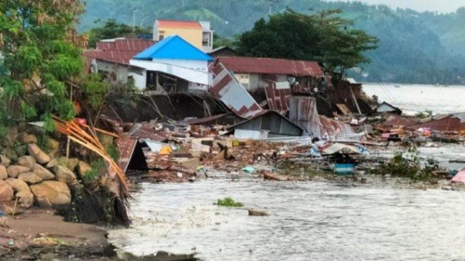 
 Bencana Abrasi Pantai Sepanjang Kurang Lebih 75 Meter yang terjadi, Menghanyutkan Setidaknya 25 Rumah Warga. (republika/Bogordaily.net)