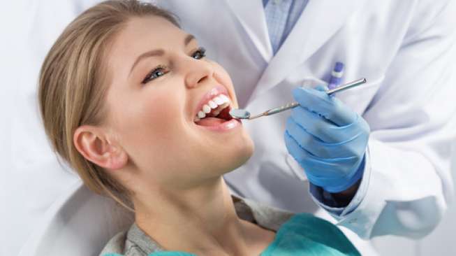 Cara Merawat Gigi Palsu yang Baik dan Benar