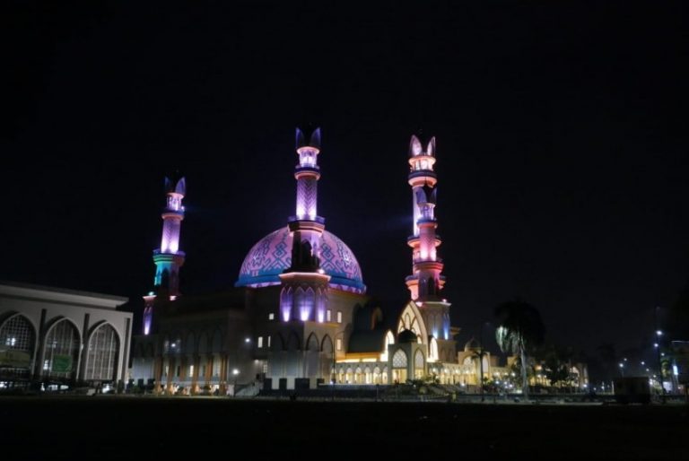 Melihat Kota Mataram dari Menara Islamic Center