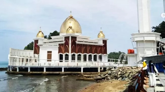 Keindahan, Sejarah dan Rute Menuju Wisata Religi Masjid Terapung Painan