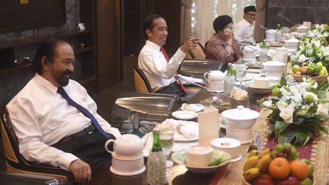 Jokowi Menjamu Para Ketua Umum Parpol, Ada Nasi Goreng Kecombrang