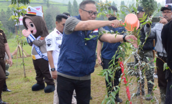 Momentum Hut Bhayangkara, Pemkab Bogor Tanam Pohon Bersama Polres Bogor