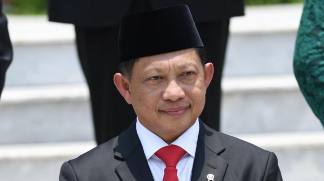 
 Jokowi Tunjuk Tito Karnavian sebagai Menteri Pendayagunaan Aparatur Negara dan Reformasi Birokrasi (PAN- RB) ad interim. (suara/Bogordaily.net)