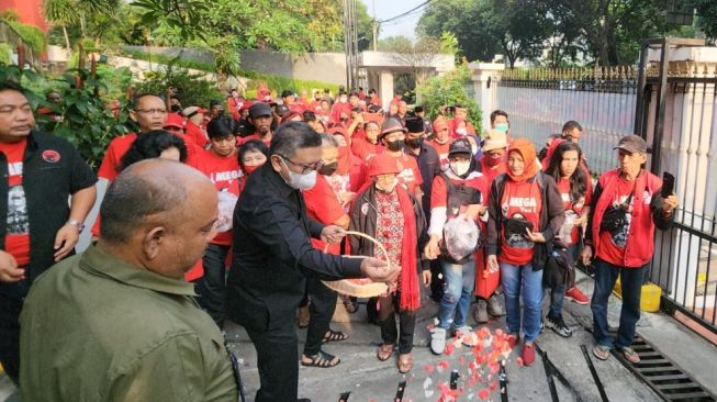 Peringati Peristiwa Kudatuli, PDIP Gelar Aksi Tabur Bunga