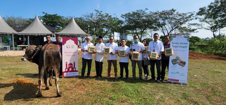 Membangun Ukhuwah Menjelang Hari Raya IdulAdha, Yayasan Muslim Sinar Mas Land Salurkan Ratusan Hewan Kurban Tanpa Sampah Plastik