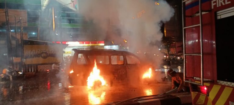 Satu Unit Angkot di Kota Bogor Hangus Terbakar di Tengah Jalan