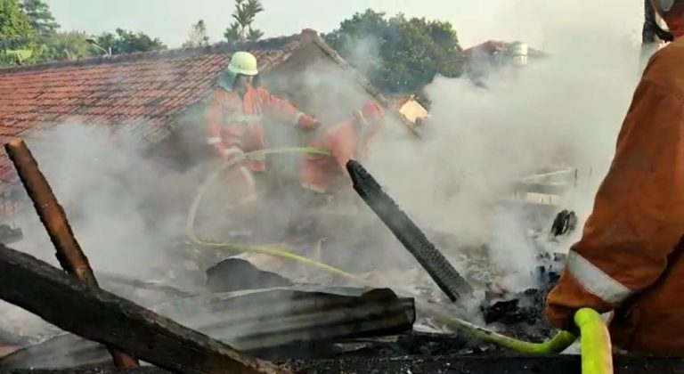 Rumah Produksi Es Doger Dilalap Api, Kerugian Capai Jutaan Rupiah 