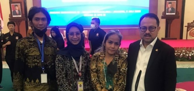 
 Berfoto bersama Ir Pangeran Khairul Shaleh, M.M 
Wakil Ketua Komisi III DPR RI
