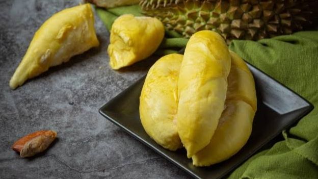 Awas! 3 Jenis Makanan Ini Tidak Boleh Dimakan Bareng Durian