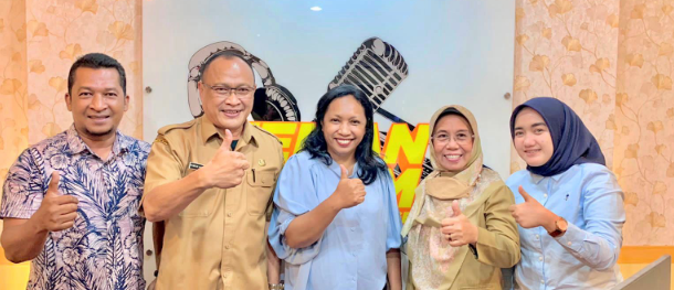 
 Kadiskanak Kabupaten Bogor bersama tim radio teman Diskominfo. Foto istimewa