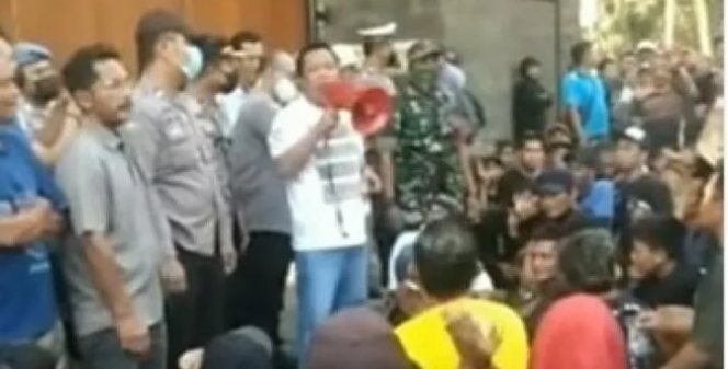 
 Padepokan Nur Dzat Sejati milik Gus Samsudin di Blitar, Jawa Timur resmi ditutup Minggu (31/7/2022).
