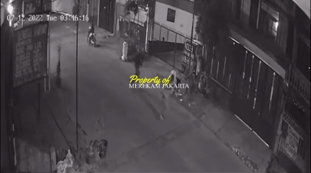 Viral Terekam CCTV! Pria Tewas Dibacok, Satu Pelaku Ditangkap