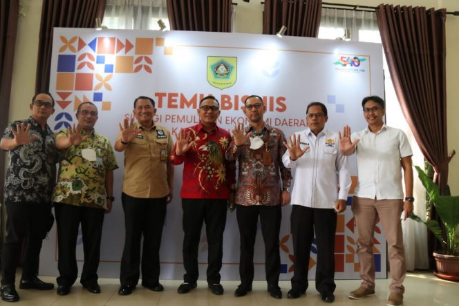 
 Plt. Bupati Bogor, Iwan Setiawan pada acara Temu Bisnis Sinergi Pemulihan Ekonomi Daerah Kabupaten Bogor, di Hotel Darmawan Park, Babakan Madang, Kamis 30 Juni 2022. (Istimewa/Bogordaily.net)