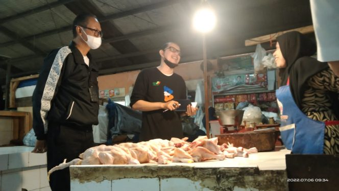 
 Menjelang hari raya idul Adha, PPJ Kota Bogor lakukan pengecekan daging dan harga sembako di beberapa pasar tradisional. (Istimewa/Bogordaily.net)