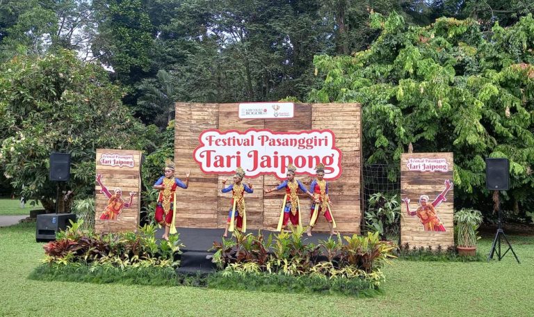 Kebun Raya Bogor Gelar Festival Pasanggiri Tari Jaipong