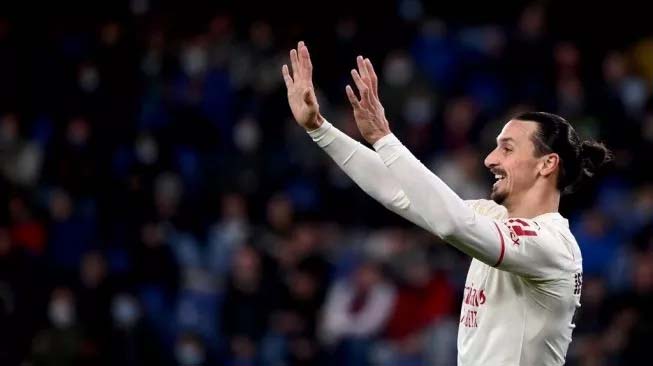 Potong Gaji! AC Milan Perpanjang Kontrak Ibrahimovic