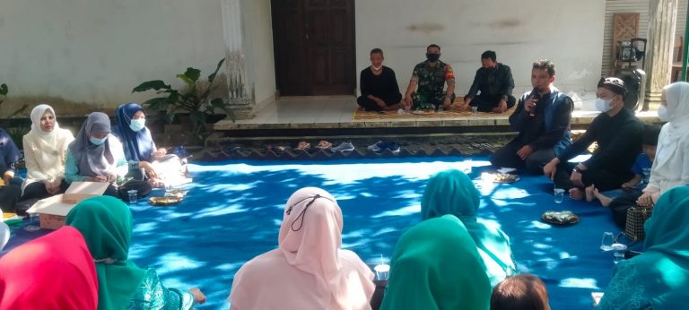 Babinsa Peltu Ridwan Kawal Kegiatan Penyuluhan di Kelurahan Cipaku