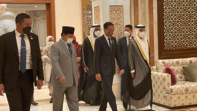 
 Presiden Joko Widodo (Jokowi) didampingi Menteri Pertahanan Prabowo Subianto berkunjung ke Abu Dhabi, Uni Emirat Arab (UEA). (Istimewa/CNN Indonesia/Bogordaily.net)
