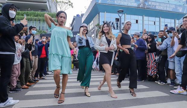 ABG Laki-Laki Bergaya Wanita di Citayam Fashion Week Akan Dibawa ke Dinas Sosial