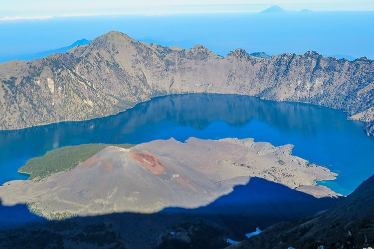 5 Daftar Gunung Tertinggi di Indonesia, Ada Rinjani Didalamnya