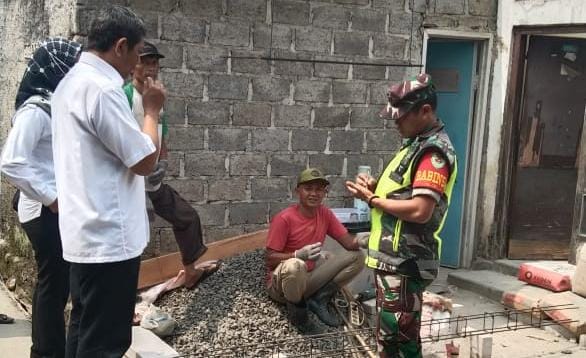 Babinsa Adakan Giat Monitoring RTLH di Cibuluh, Kota Bogor