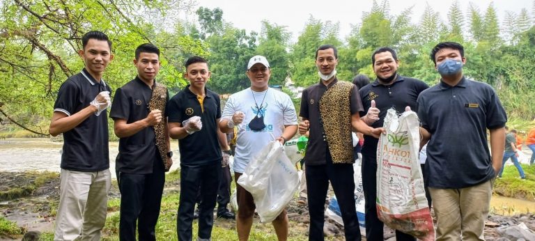Grand Savero Bogor Ikuti “One Day Without Plastic” di Area Delta 15 Ciliwung
