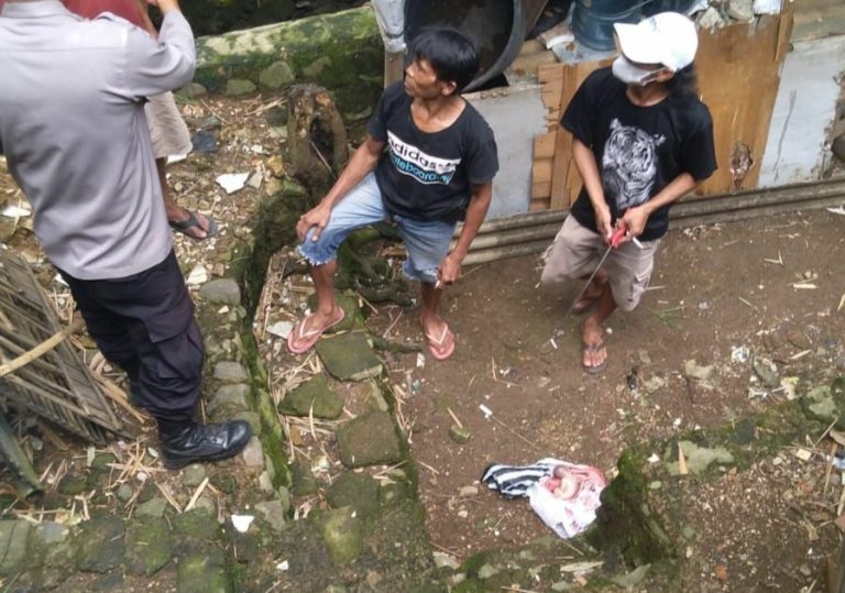 Warga Gunung Batu Geger, Mayat Bayi Dibuang Dalam Kantung Plastik