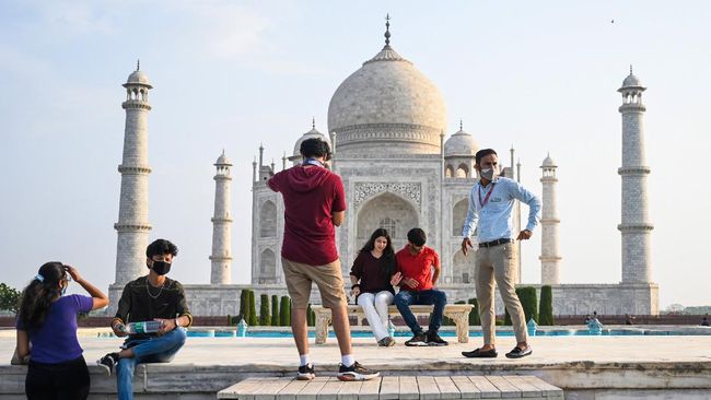 Diteror Serangan Monyet, Turis di Taj Mahal India Ketar-Ketir