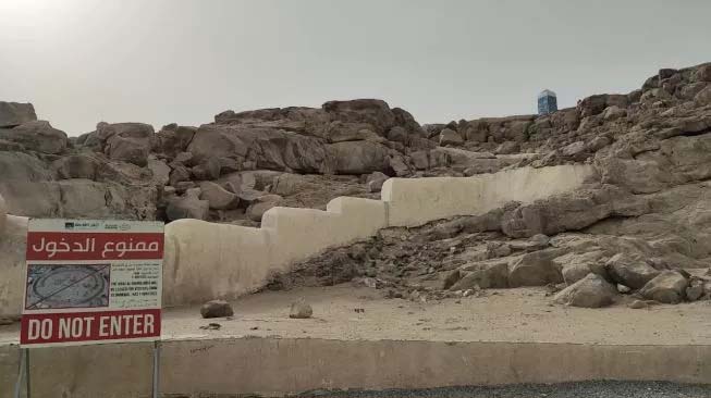 
 Situasi Jabal Rahmah pada Jumat pagi 8 Juli (9 Dzulhijjah), jelang seluruh jemaah haji akan melaksanakan Wukuf. (Dok. MCH 2022/Suara.com/Bogordaily.net)