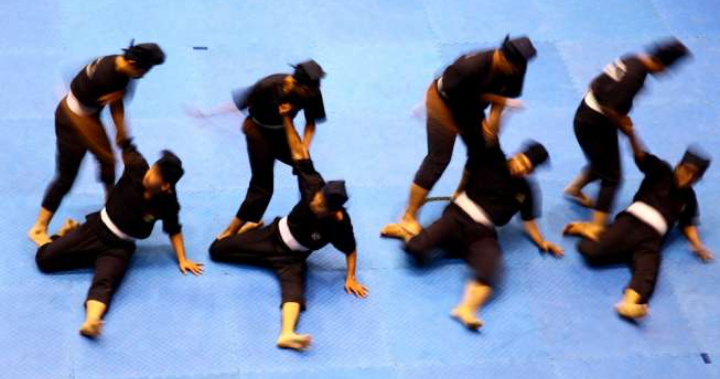 Ribut Antar Padepokan, Pendekar Silat Saling Sikat