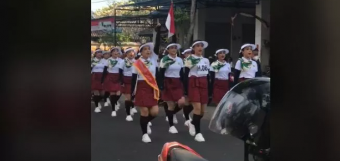 
 Sekelompok wanita pawai baris-berbaris untuk perayaan HUT Kemerdekaan RI. [TikTok]