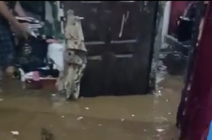 Tolong! Banjir di Bogor, Sekampung Terendam