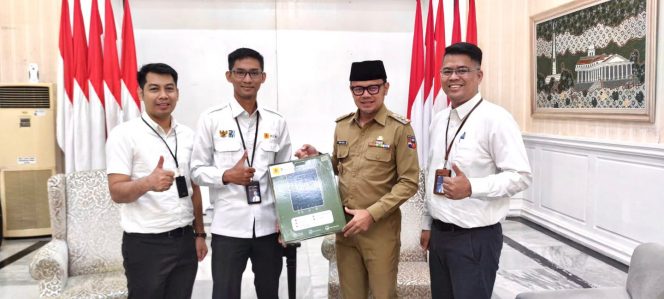 
 Manager PLN UP3 Bogor, Irwanto Wahyu Kusumo, melakukan kunjungan ke Wali Kota Bogor, Bima Arya Sugiarto pada Senin, 2 Agustus 2022 bertempat di Balaikota Bogor. (Istimewa/Bogordaily.net)