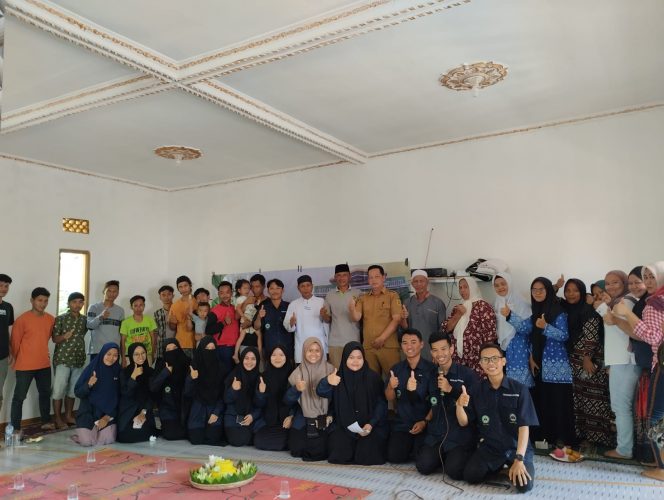 
 Mahasiswa Institut Ummul Quro Al-Islami (IUQI) Bogor KKM di Desa Hambaro Bogor.(Istimewa/Bogordaily.net)