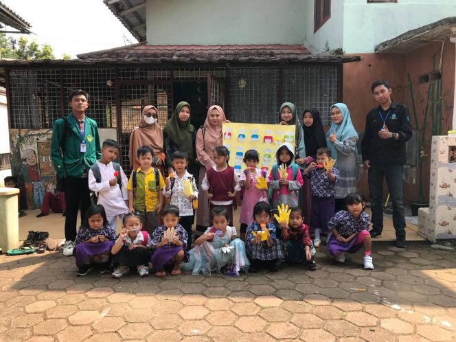 
 KKN Medali UIKA Lakukan Pembelajaran Sambil Bermain Bersama Anak TK Desa Candali. (Istimewa/Bogordaily.net)