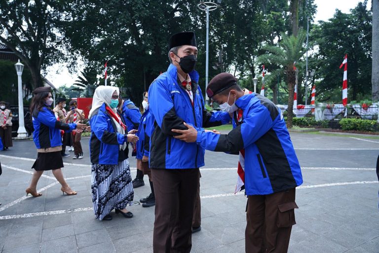 Ketua Kwarcab Gerakan Pramuka Kota Bogor Lepas Kontingen Jamnas ke-XI
