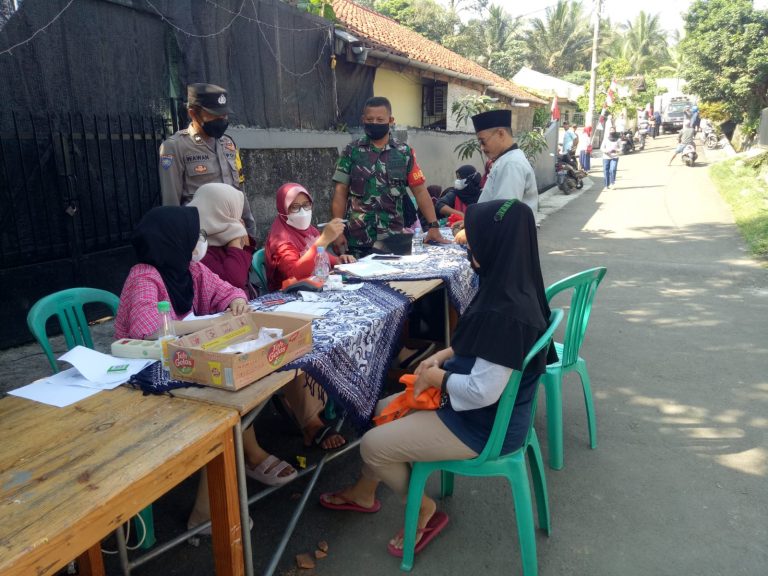 Kodim 0606/Kota Bogor Melalui Babinsa Dampingi Penyerahan Bantuan BPNT